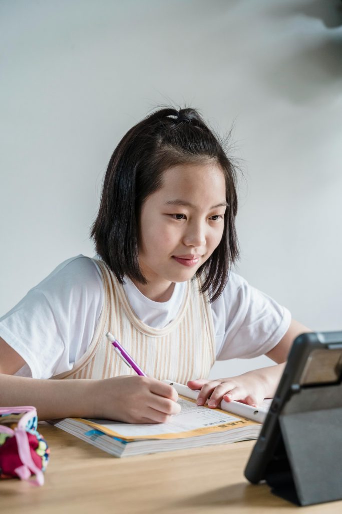 Online English classes for young learners 